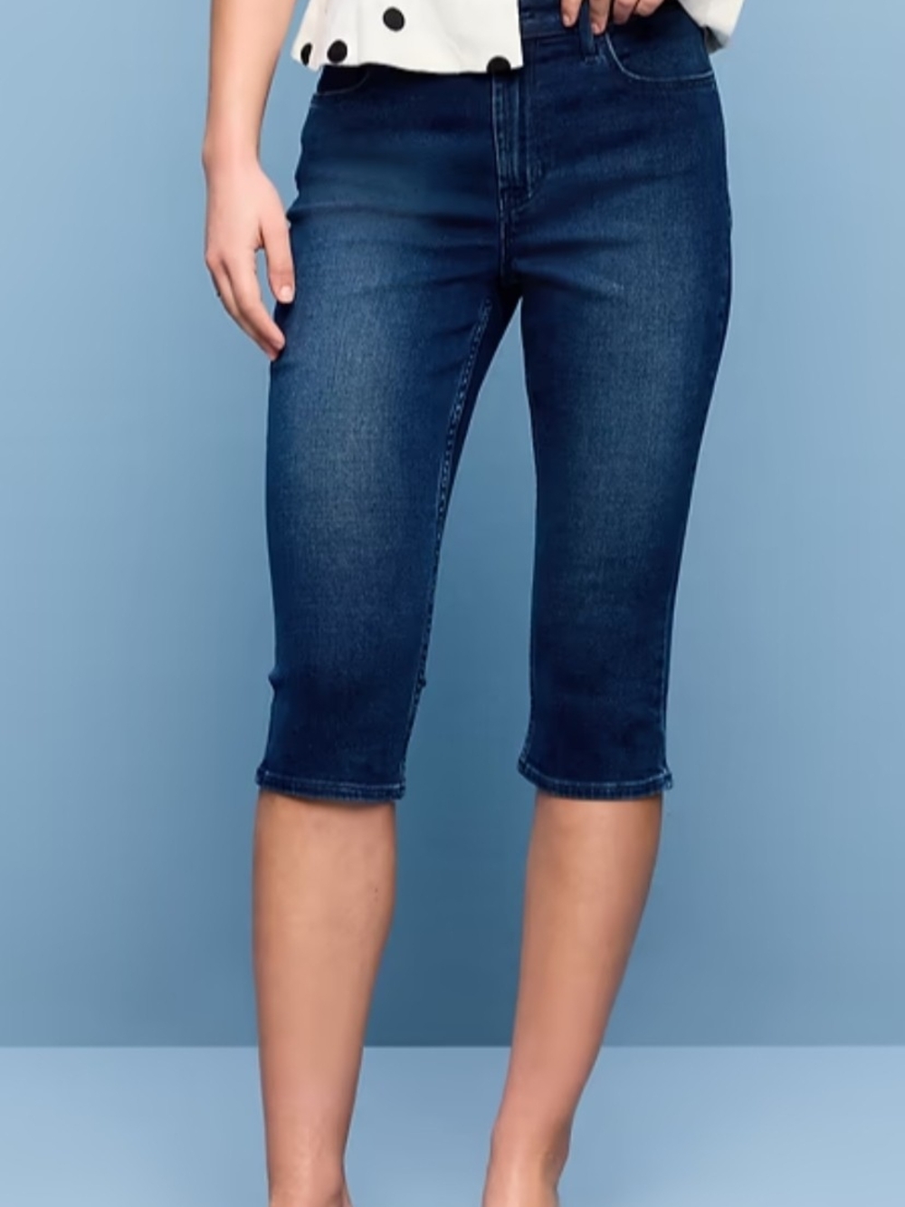 Old Navy High-Rise WOW Capri Jeans - Women's Size 18 - Dark Wash - Stretch Denim